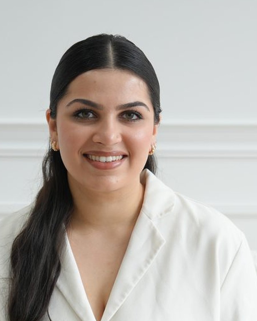 Kamalpreet Kandhola, Registered Psychotherapist (Qualifying) and Registered Massage Therapist at Blossom Wellness Clinic